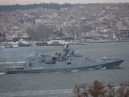 فرقاطة البحرية الروسية الأدميرال غريغوروفيتش تبحر في مضيق البوسفور في طريقها إلى البحر الأبيض المتوسط، 24 ديسمبر 2020 - REUTERS