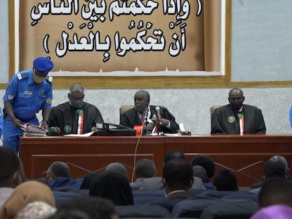 هيئة المحكمة التي تنظر قضية الانقلاب المتهم فيها الرئيس السوداني السابق عمر البشير الخرطوم- 13 يوليو 2021. - suna-sd.net