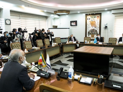 المدير العام للوكالة الدولية للطاقة الذرية رافايل غروسي يلتقي رئيس منظمة الطاقة الذرية الإيرانية علي أكبر صالحي في طهران - REUTERS