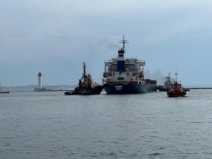 السفينة "رازوني" التي ترفع علم سيراليون تغادر ميناء أوديسا الأوكراني بعد استئناف تصدير الحبوب-1 أغسطس 2022 - REUTERS