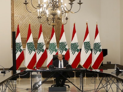 الرئيس اللبناني ميشال عون خلال ترؤوسه اجتماعاً في القصر الرئاسي. بيروت 12 أكتوبر 2021 - REUTERS