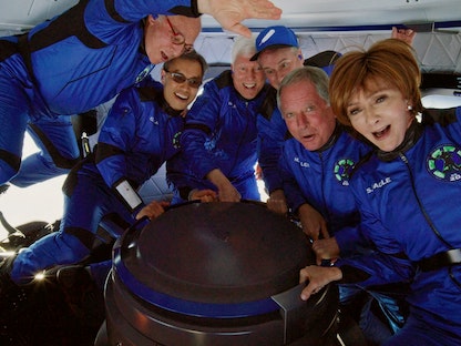 فريق رحلة نيو شيبرد أثناء التحليق شبه المداري فوق فان هورن بتكساس - 31 مارس 2022 - REUTERS