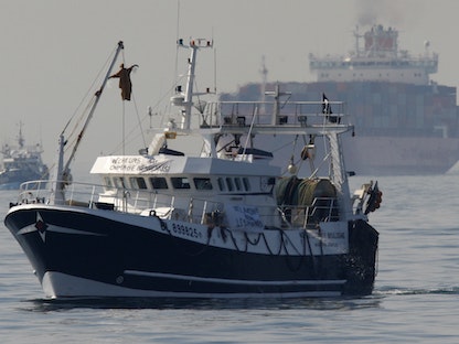 سفينة تقل صيادين في بحر المانش شمال فرنسا- 23 مايو 2008 - REUTERS