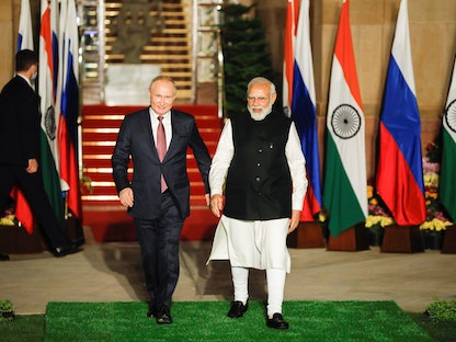 رئيس الوزراء الهندي ناريندرا مودي والرئيس الروسي فلاديمير بوتين قبل اجتماعهما في نيودلهي. 6 ديسمبر 2021 - REUTERS