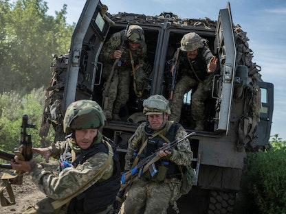 جنود أوكرانيون على الخطوط الأمامية بالقرب من إقليم دونيتسك في أوكرانيا. 31 يوليو 2023 - REUTERS