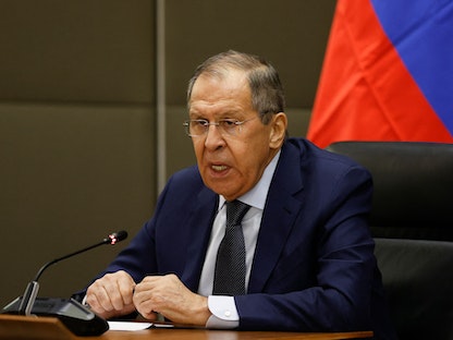 وزير الخارجية الروسي سيرجي لافروف خلال مؤتمر في جنوب إفريقيا. 23 يناير 2023 - AFP