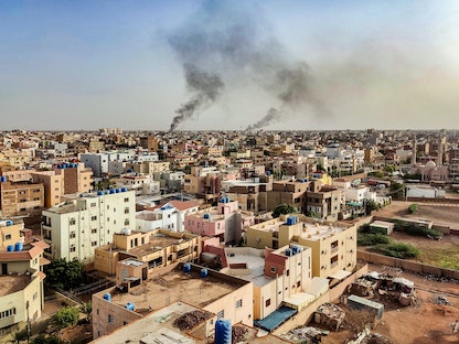 أعمدة دخان في الخرطوم مع اشتداد القتال بين الجيش وقوات الدعم السريع- 04 يونيو 2023. - AFP