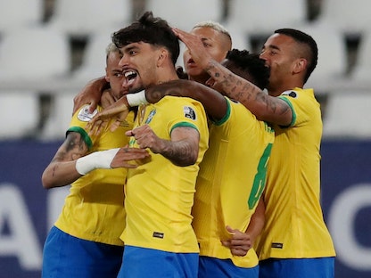 لاعبو المنتخب البرازيلي يحتفلون بهدفهم في مرمى تشيلي - 2 يوليو 2021 - REUTERS