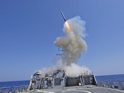مدمرة الصواريخ الأميركية الموجهة "آرلي بورك" تطلق صاروخ "توماهوك" خلال تدريبات في البحر الأبيض المتوسط - 29 مارس 2011  - AFP