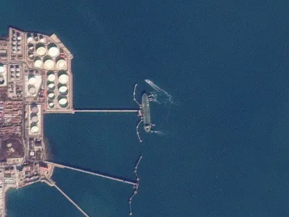 صورة التقطت بالقمر الاصطناعي لناقلة النفط يوج بميناء في تشينغداو بالصين. 22 ديسمبر 2024 - Reuters