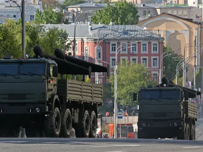 تقارير استخباراتية: أسلحة روسية ومساعدات في الطريق إلى إيران