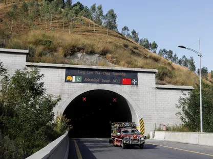 "الممر الصيني الباكستاني".. بكين تعيد رسم خريطة التجارة في جنوب آسيا