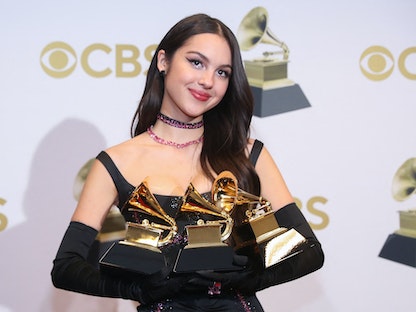  المغنية الأميركية أوليفيا رودريجو تحصل على جائزة جرامي لأفضل مغنية صاعدة - REUTERS