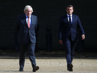 رئيس الوزراء البريطاني بوريس جونسون، والرئيس الفرنسي إيمانويل ماكرون في لندن- 18 يونيو 2020 - REUTERS