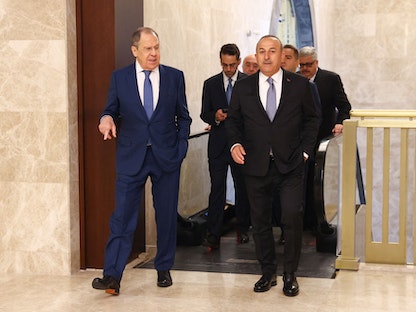 وزير الخارجية التركي مولود جاووش أوغلو ونظيره الروسي سيرجي لافروف في أنقرة - 8 يونيو 2022 - AFP