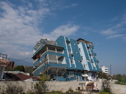 مبنى منهار في منطفة هاتاي التركية جراء سلسلة الزلازل التي ضربت أجزاء من تركيا وسوريا. 24 فبراير 2023 - Bloomberg