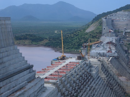 أعمال الإنشاءات الخاصة بسد النهضة الإثيوبي على نهر النيل - REUTERS