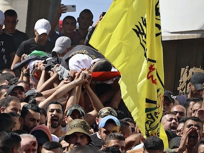 جانب من جنازة أسامة صبح الذي لقي حتفه برصاص جنود إسرائيليين في مواجهات بالقرب من جنين في الضفة الغربية - 26 سبتمبر 2021. - AFP