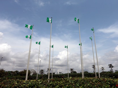أعلام نيجيريا في مدينة أبوجا. 12 يونيو 2020 - REUTERS