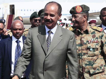 جانب من استقبال الرئيس الإريتري آسياس أفورقي لدى وصوله الخرطوم - 14 سبتمبر 2019 - AFP