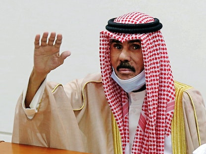 أمير الكويت الشيخ نواف الأحمد الجابر الصباح خلال حضوره الدورة الثانية من الفصل التشريعي السادس عشر في مجلس النواب الكويتي - 26 أكتوبر 2021 - AFP