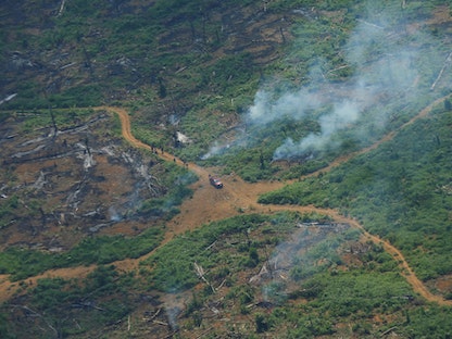 دخان يتصاعد من حريق في غابة الأمازون في ولاية روندونيا، البرازيل، 28 سبتمبر 2021 - REUTERS