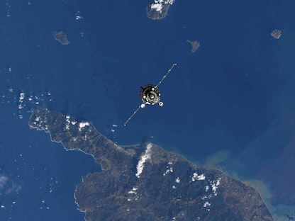 المركبة الفضائية سويوز إم إس -19 أثناء رسوها بمحطة الفضاء الدولية (ISS) - 5 أكتوبر 2021 - via REUTERS