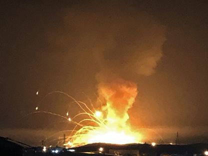 لحظة الانفجار الذي هز مستودعاً للذخيرة بالقرب من مدينة الزرقاء الأردنية- "AFP PHOTO /saleh_monther" - AFP