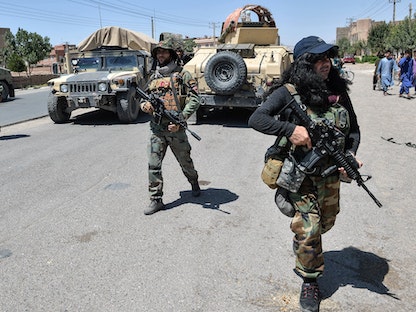 عناصر من القوات الحكومية في أفغانستان خلال المعارك مع حركة طالبان - 1 أغسطس 2021 - AFP