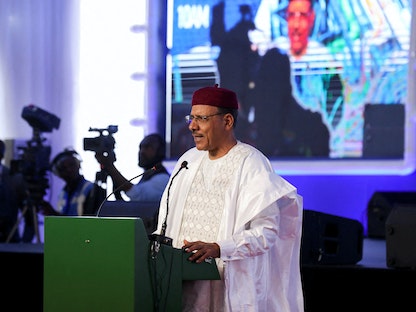 رئيس النيجر محمد بازوم يتحدث في لاجوس بنيجيريا. 22 مايو 2023. - REUTERS