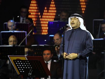 المطرب السعودي محمد عبده في حفل غنائي بالرياض، السعودي،  9 مارس 2017. - REUTERS