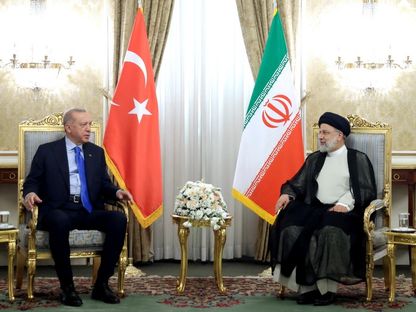 الرئيس التركي رجب طيب أردوغان إلى جانب نظيره الإيراني إبراهيم رئيسي في طهران. 19 يوليو 2022 - REUTERS