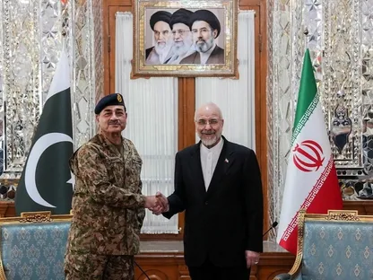 ماذا بعد زيارة قائد الجيش الباكستاني إلى طهران؟