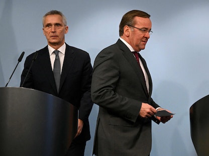 وزير الدفاع الألماني بوريس بيستوريوس وأمين عام حلف شمال الأطلسي ينس ستولتنبرج في برلين. 24 يناير 2023  - AFP