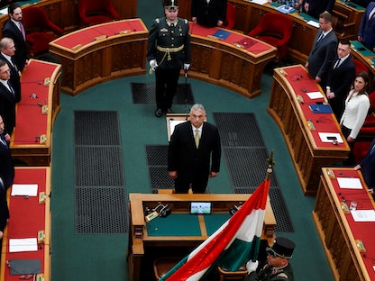 فكتور أوربان يؤدي في البرلمان اليمين رئيساً لحكومة المجر - 16 مايو 2022 - REUTERS