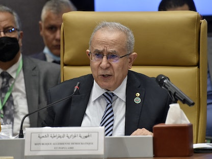 وزير الخارجية الجزائري خلال مؤتمر بشأن ليبيا في العاصمة الجزائر - 31 أغسطس 2021 - AFP
