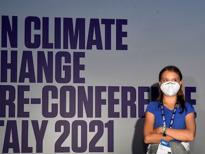 الناشطة السويدية في مجال المناخ غريتا ثونبرج تحضر مؤتمر Youth4Climate في ميلانو قبل مؤتمر "كوب 26"، إيطاليا، 28 سبتمبر 2021 - REUTERS