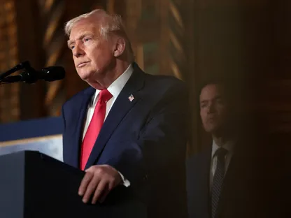 ترمب: قرار التنحي متروك لمادورو ولكن "من الذكاء أن يفعل ذلك"