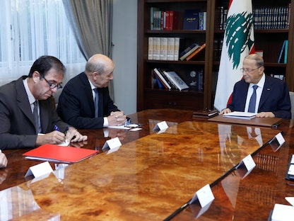 وزير الخارجية الفرنسي جان إيف لودريان يلتقي بالرئيس اللبناني ميشال عون في قصر بعبدا- 23 يوليو 2020  - REUTERS