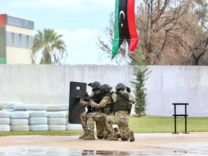عناصر من قوات حكومة الوفاق الليبية في تاجوراء بضاحية طرابلس. - REUTERS