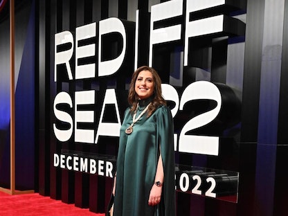 المخرجة السعودية هناء العمير في حفل افتتاح الدورة الثانية لمهرجان البحر الأحمر السينمائي - جدة - 1 ديسمبر 2022 - المكتب الإعلامي للمهرجان
