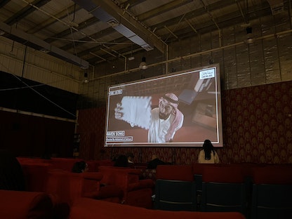 جانب من عرض فيلم "أغنية الغراب" في "سينما عقيل" في دبي بالإمارات العربية المتحدة. - "الشرق"