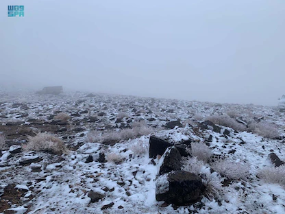 جانب من تساقط الثلوج شمالي السعودية - واس