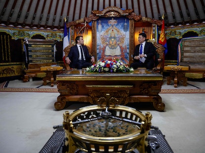 ماكرون يصل إلى منغوليا في سابقة لرئيس فرنسي