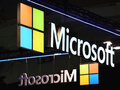 شعار شركة "مايكروسوفت" في افتتاح معرض "ISE" في برشلونة. 31 يناير 2023 - AFP