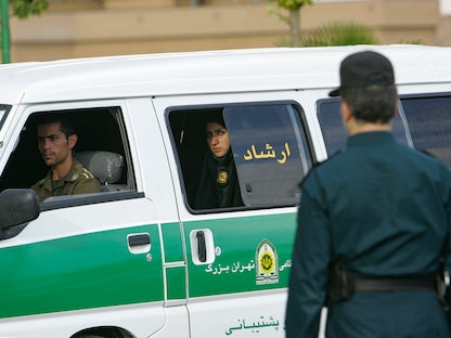إحدى سيارات "شرطة التوجيه" في العاصمة الإيرانية طهران- 23 يوليو 2007 - AFP