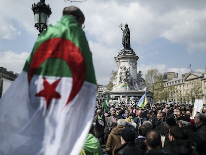 آلاف الجزائريين في مظاهرة بوسط العاصمة الفرنسية باريس - 14 أبريل 2019 - AFP