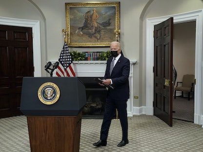 الرئيس الأميركي جو بايدن قبل كلمة يلقيها في البيت الأبيض بشأن التطورات الأخيرة في أفغانستان - 24 أغسطس 2021 - Bloomberg
