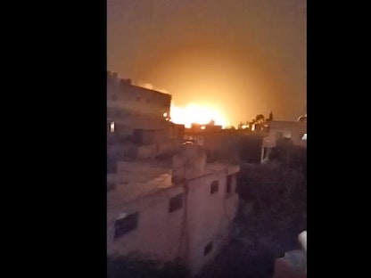 صورة لحظة الانفجار بمستودع للأسلحة في مخيم "برج الشمالي" للاجئين الفلسطينيين في جنوب لبنان - 10 ديسمبر 2021 - لقطات متداولة على مواقع التواصل الاجتماعي