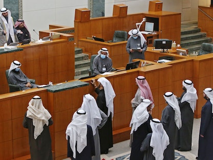 نواب كويتيون خلال جلسة منقاشة بعد استقالة الحكومة -19 يناير 2021 - AFP